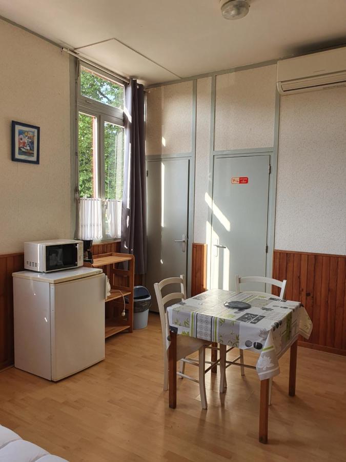 Camping Des 2 Rives- Chambres Etang-sur-Arroux Ngoại thất bức ảnh