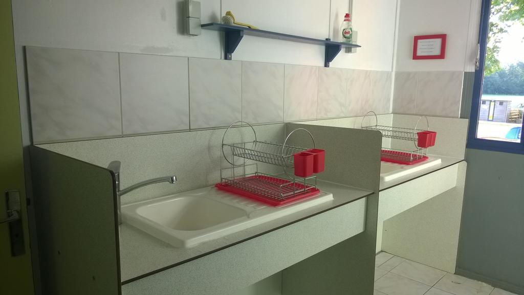 Camping Des 2 Rives- Chambres Etang-sur-Arroux Ngoại thất bức ảnh